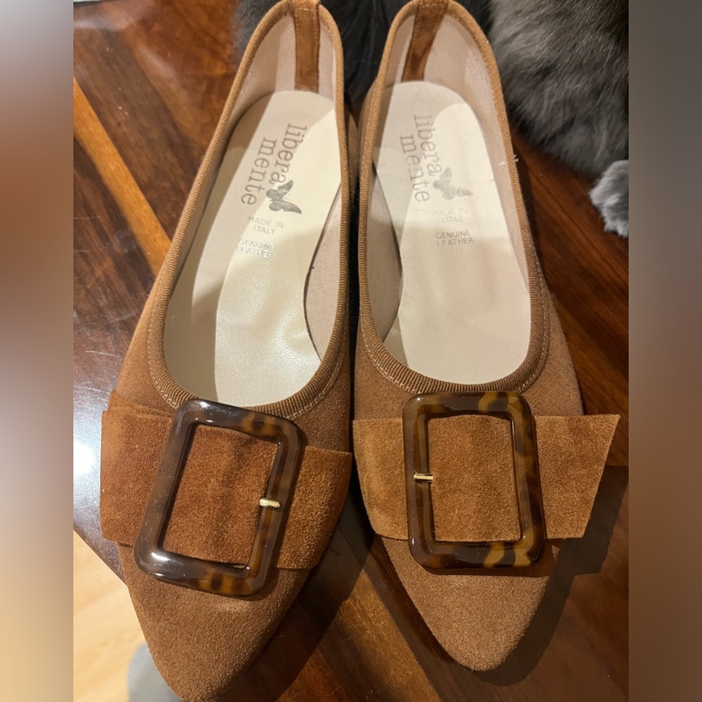 Suede Italian Pointed Toe Flats - size 9/40